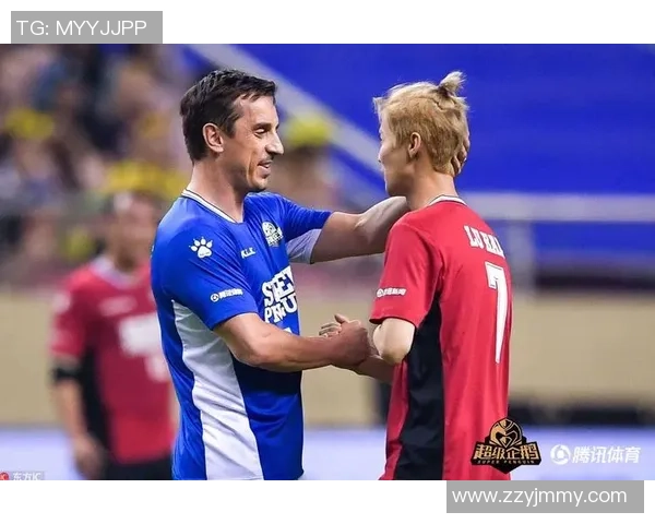 足球巨星与忠实粉丝之间的激情互动与真情故事揭秘